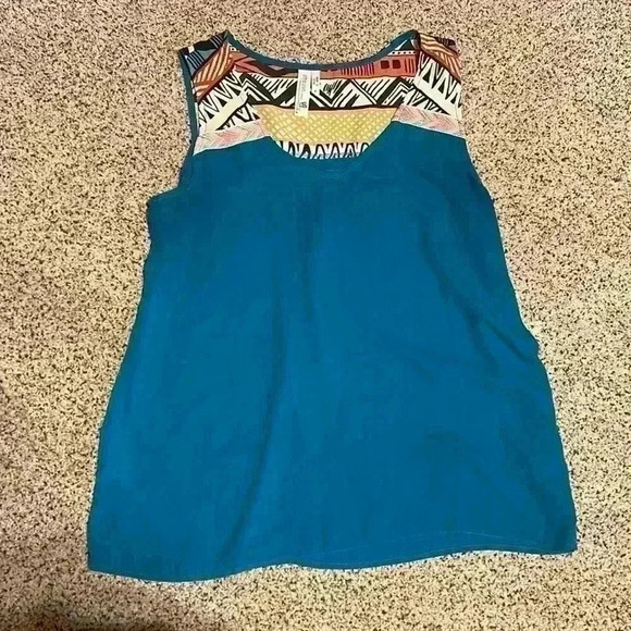 Cute sleeveless top - Picture 1 of 3